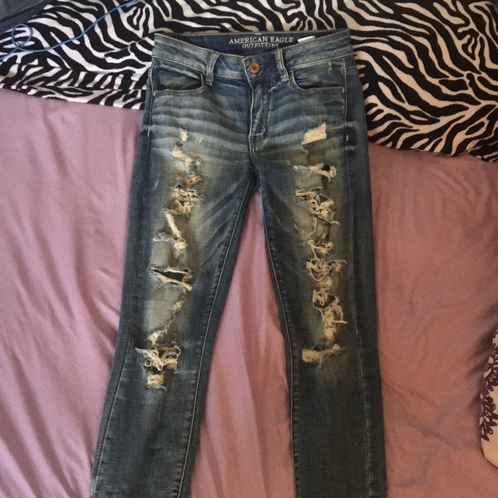 Distressed American eagle super stretch jeans